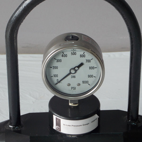Our in-line pressure gauge has a large readable pressure gaug and a steel frame handle for protection and ease of transport