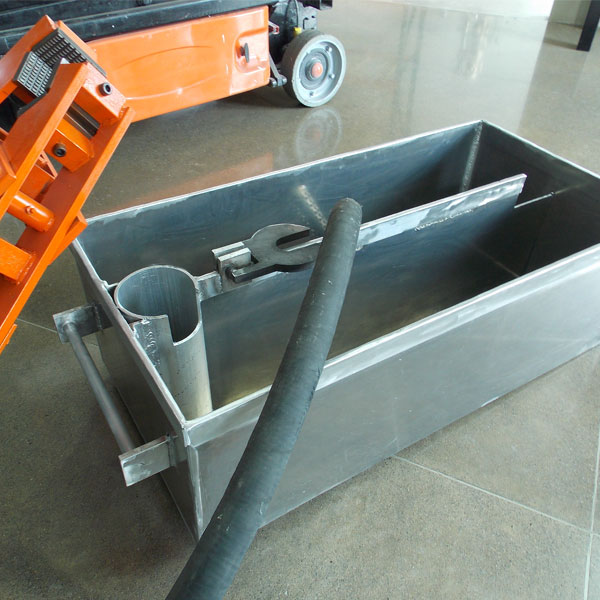 Our recirculation mud tubs come with a flip top rod clamp cover