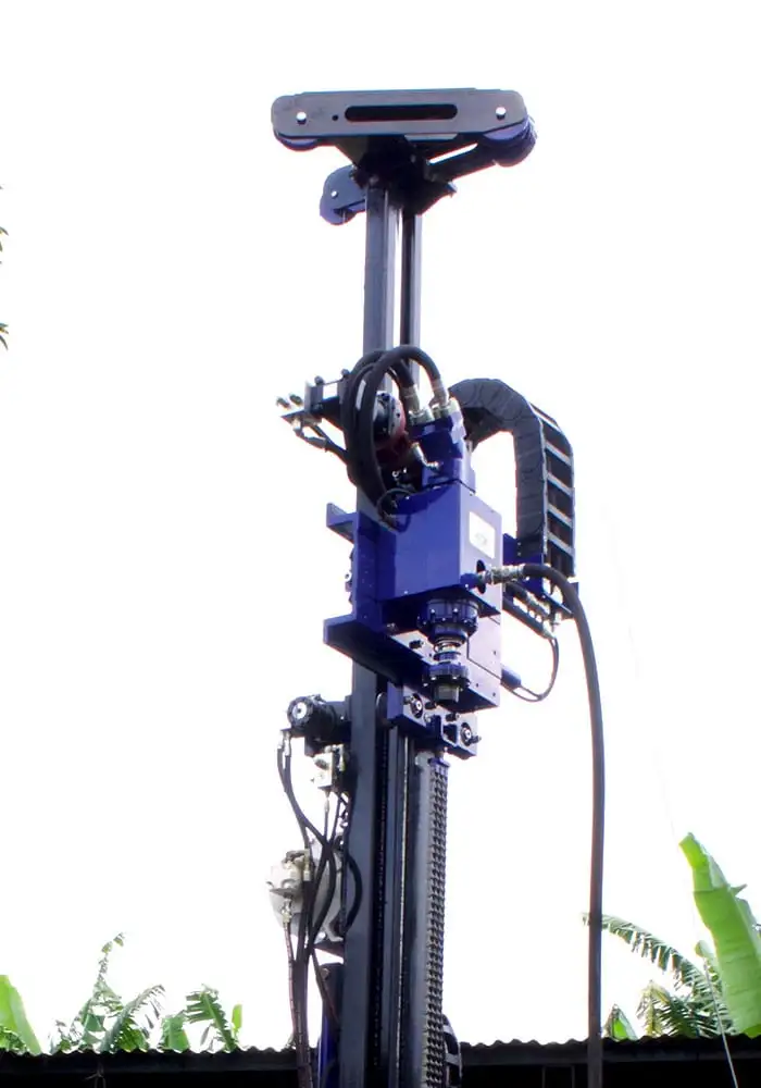 Picture of the SPT tower of our STR-138, a drill rig for SPT soil test, wireline coring and rotary drilling.
