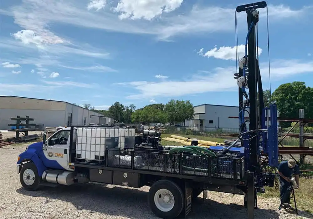 Our STR-174TK drill rig mounted on truck, can be mounted on flatbed trucks